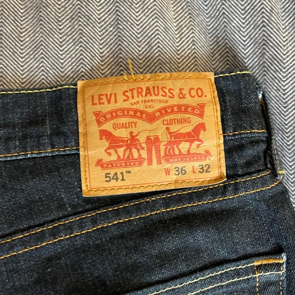 Levi’s 541 - size 36 waist 32 inseam - Picture 2 of 5